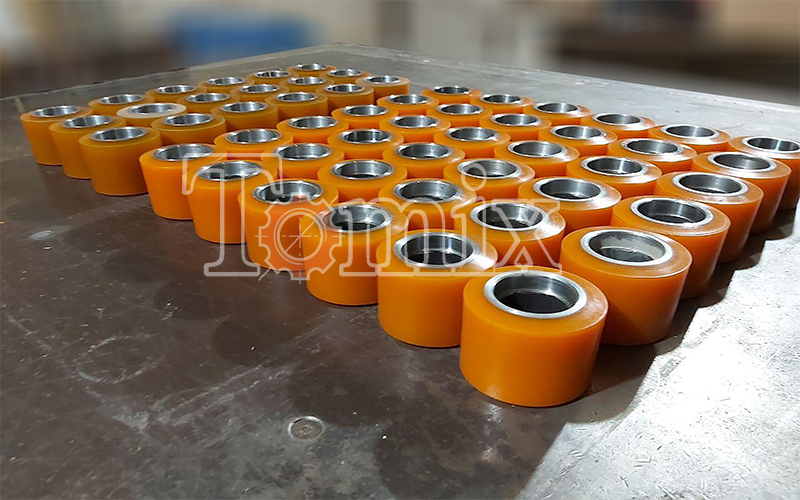 Polyurethane roller with bearing for pallet jack